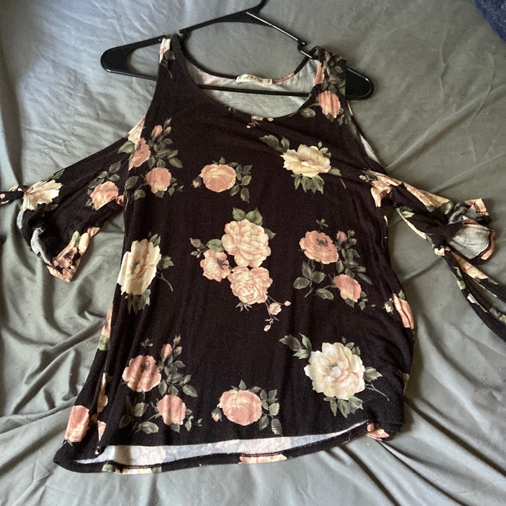 Heart Hips brand medium shirt
